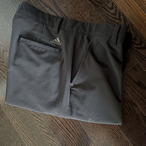 ADIDAS golf shorts 🏌️♂️like NEW condition - Picture 3 of 8